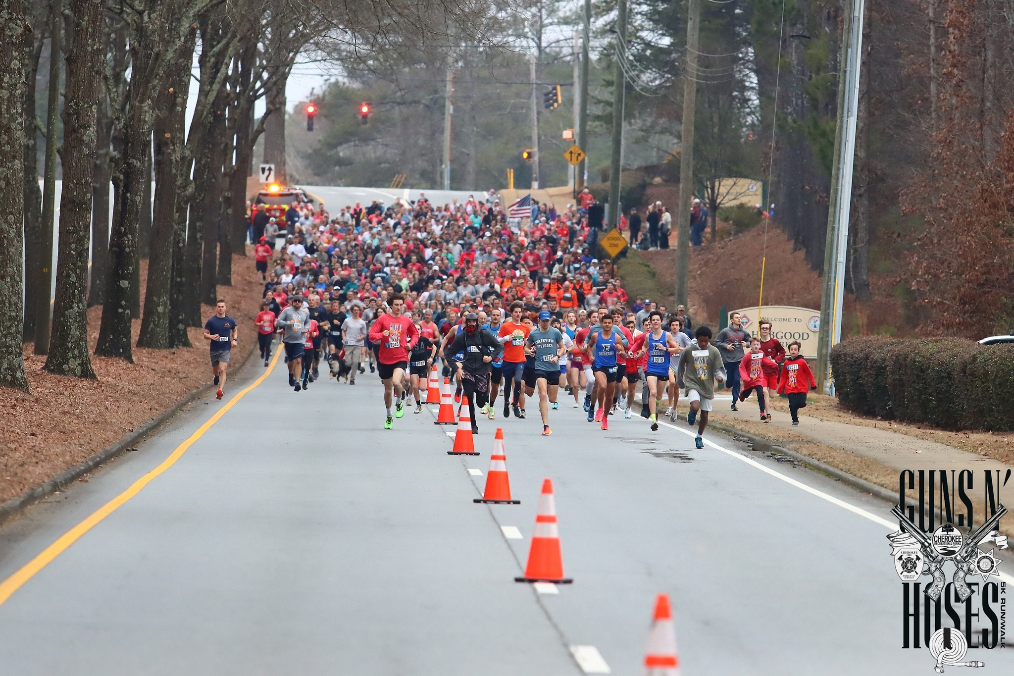 participants running in road race 